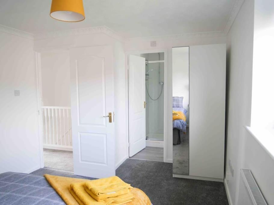 Cosy Four Bed Property With En-Suite Near To Nec Birmingham Airport And The City Exterior foto
